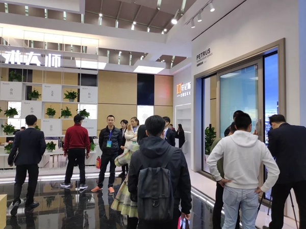 轩尼斯门窗惊艳亮相中国门窗博览会，秀出品牌真“功夫”！