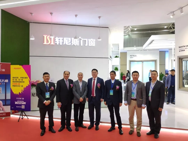 轩尼斯门窗惊艳亮相中国门窗博览会，秀出品牌真“功夫”！