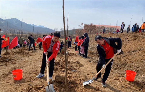烟台三环锁参加公益植树活动，助力打造绿水青山