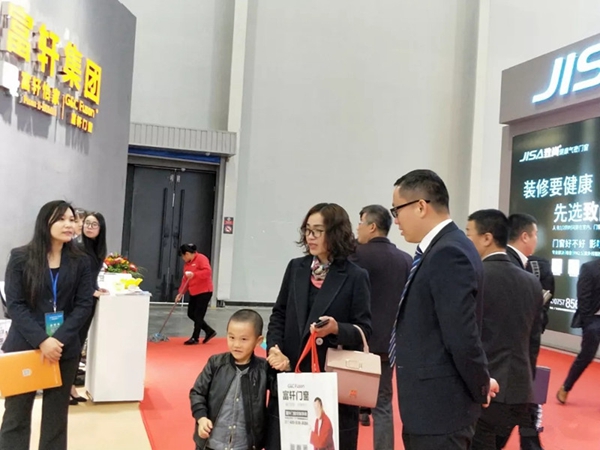 富轩门窗一站式互联网整装服务平台亮相第十届门博会，引领家居整装时代！