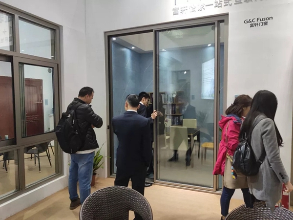 富轩门窗一站式互联网整装服务平台亮相第十届门博会，引领家居整装时代！
