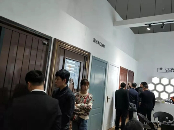 富轩门窗一站式互联网整装服务平台亮相第十届门博会，引领家居整装时代！