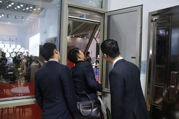 富轩门窗一站式互联网整装服务平台亮相第十届门博会，引领家居整装时代！