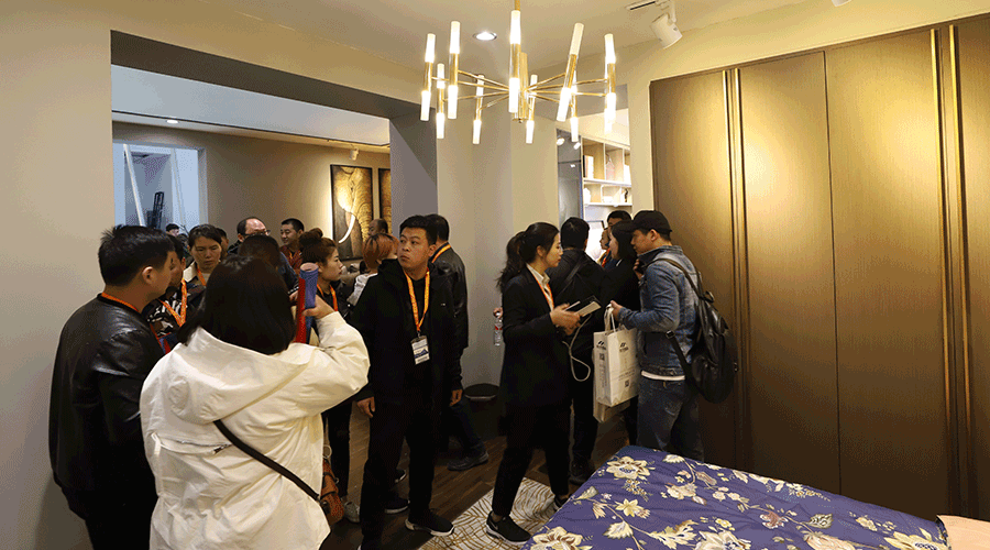 易高家居携新品参加2019北京建博会,现场广受好评,签单创新高!
