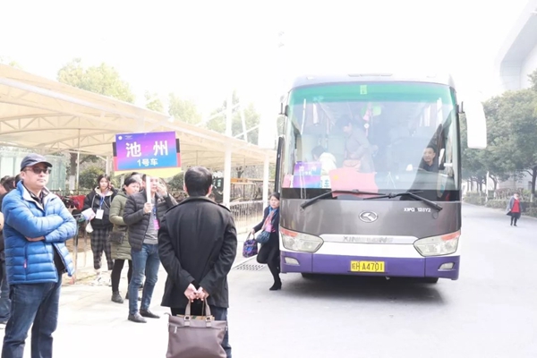 蒂亚娜携手菲林格尔举办“全利拼——致不易青年”工厂集采活动