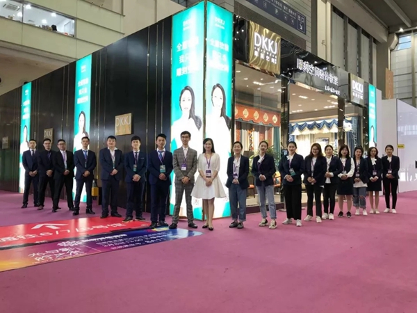 雕刻空间窗帘2019年深展|暨春夏新品发布会完美收官,疯狂签约!