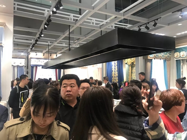 雕刻空间窗帘2019年深展|暨春夏新品发布会完美收官,疯狂签约!