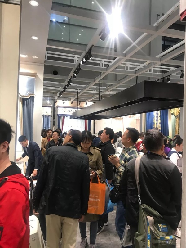 雕刻空间窗帘2019年深展|暨春夏新品发布会完美收官,疯狂签约!