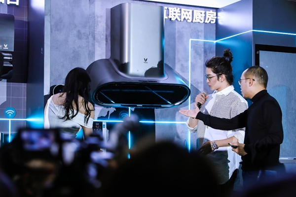 “航天动力级”云米AI油烟机AirBot惊艳亮相，云米重新定义未来家