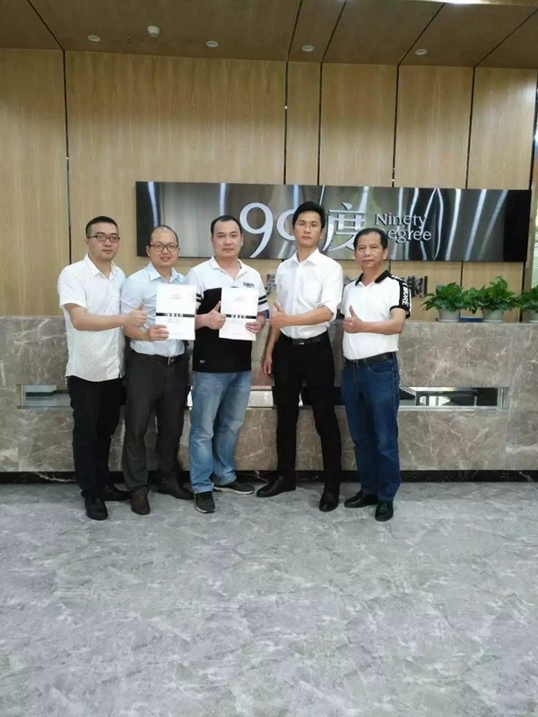 90度大家庭又添一员，东莞虎门莫先生成功加盟90度跨界科技全屋定制