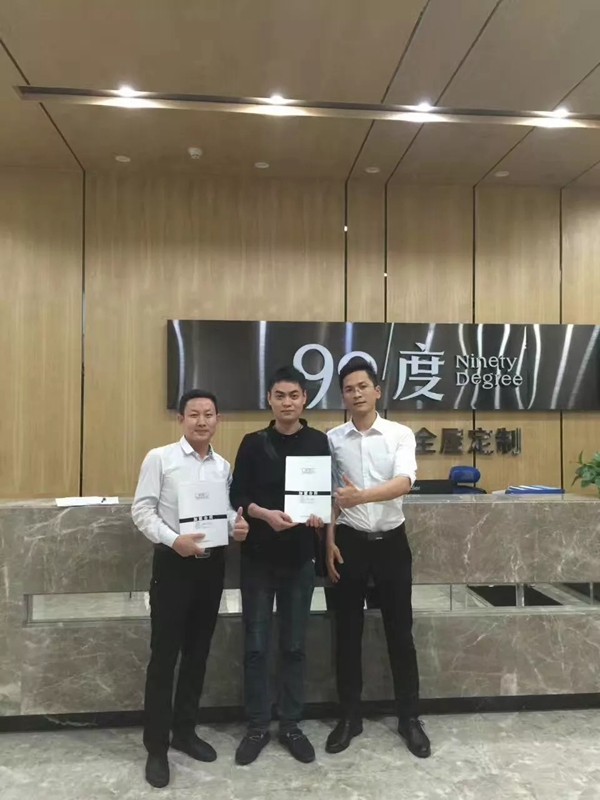90度大家庭又添一员，东莞虎门莫先生成功加盟90度跨界科技全屋定制