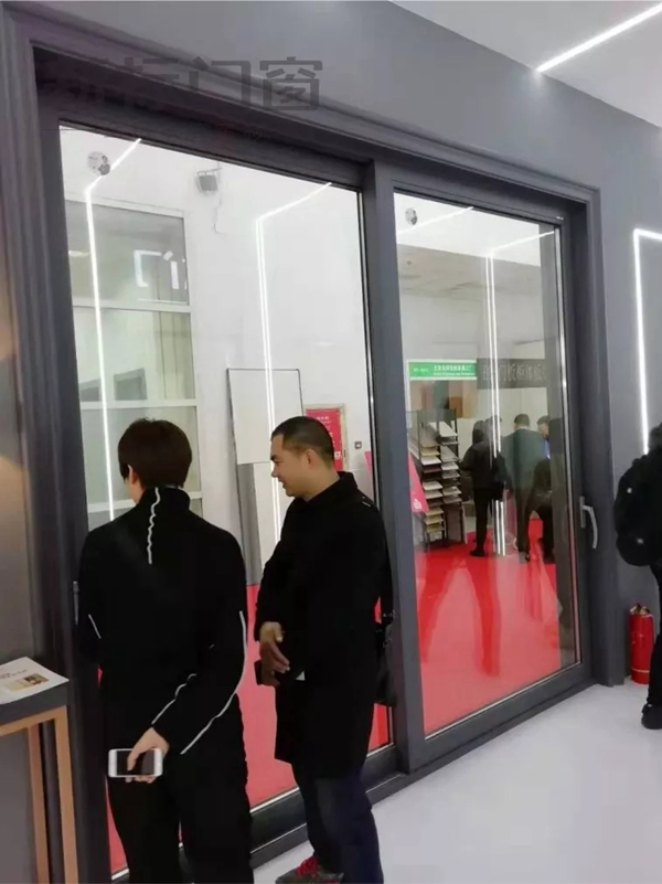 新标门窗惊艳亮相！直击新标门窗北京展火爆现场！