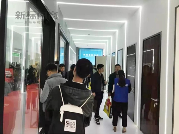 新标门窗惊艳亮相！直击新标门窗北京展火爆现场！