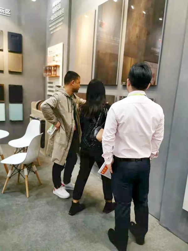 红棉花板材惊艳亮相佛山国际家具展会，盛世美颜C位出道！