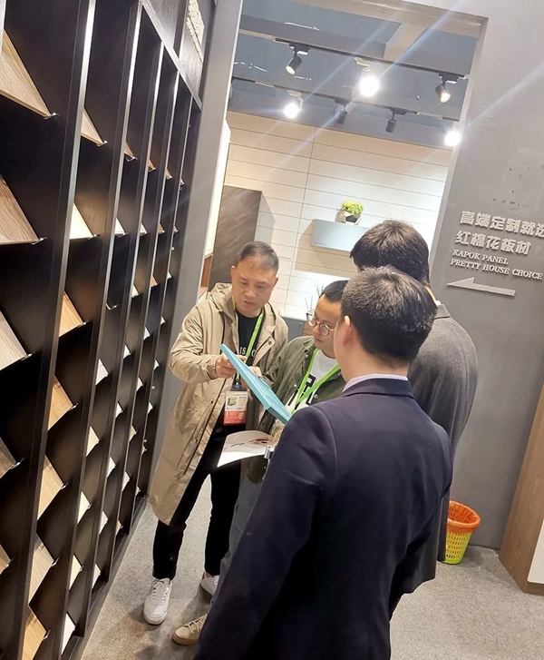 红棉花板材惊艳亮相佛山国际家具展会，盛世美颜C位出道！