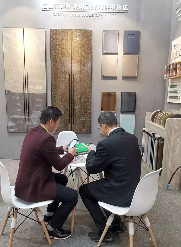 红棉花板材惊艳亮相佛山国际家具展会，盛世美颜C位出道！