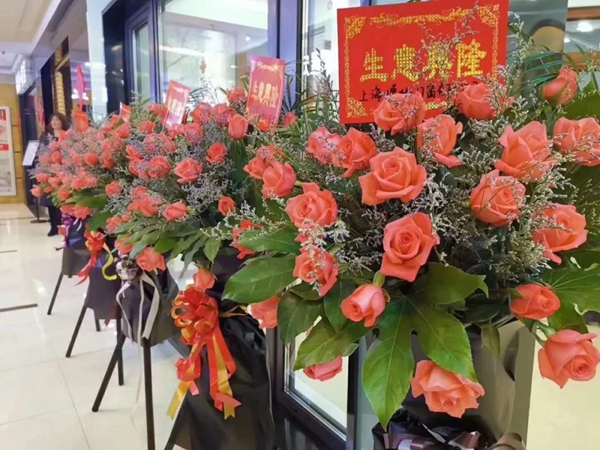 博格门窗大家庭再添新人，新开专卖店生意兴隆！