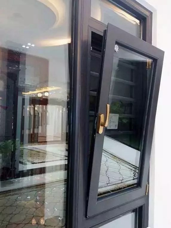 皇璟门窗告诉你窗户是内开好，还是外开好