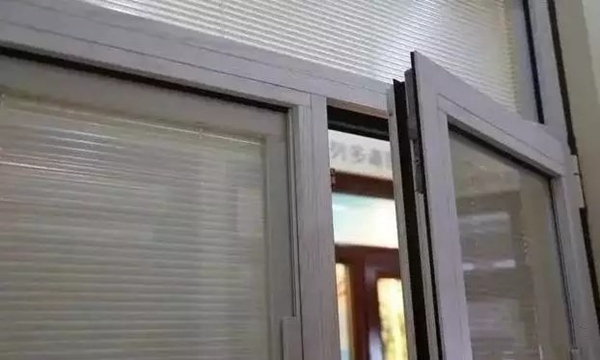 皇璟门窗告诉你窗户是内开好，还是外开好