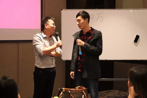 红宝石墙布第二季度工作会议山东济南站完美收官！