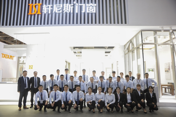 轩尼斯门窗携新品参展广州定制家居展，为你引爆2019年迎“变”新看点