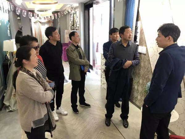 雅绣墙布迎接杭州市人力社保局副局长一行莅临考察指导！