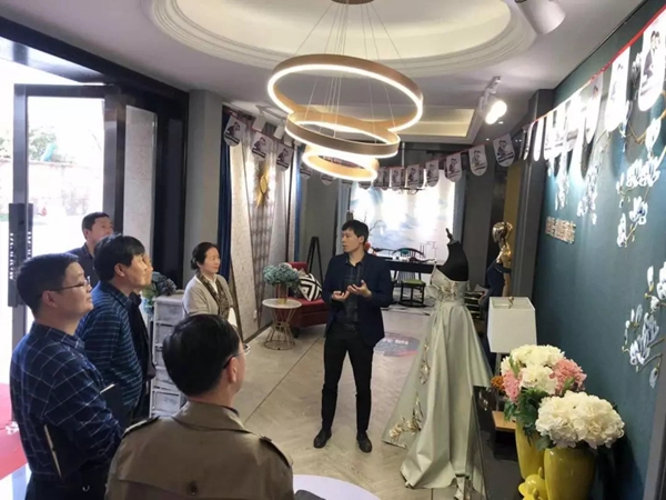 雅绣墙布迎接杭州市人力社保局副局长一行莅临考察指导！