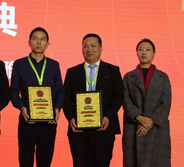优丽雅软包获“第九届全国墙纸墙布行业经销商大调查” 优秀创新品牌殊荣！