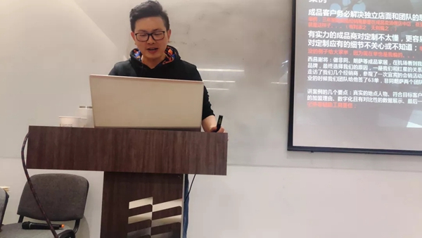 伊恋全屋定制成功召开双城双展启动会,誓师决胜双展!