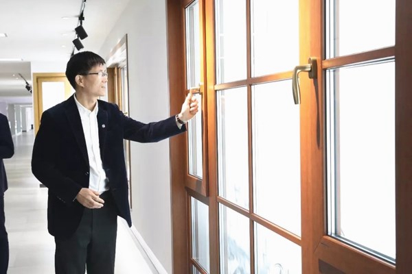 科饶恩门窗迎来河南五方建筑科技集团董事长崔国游一行莅临参观指导