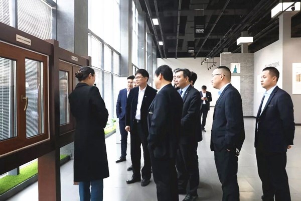 科饶恩门窗迎来河南五方建筑科技集团董事长崔国游一行莅临参观指导