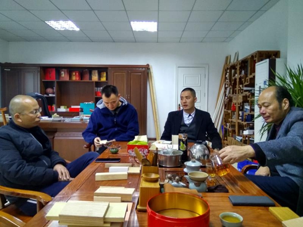 重庆木门“小沙龙”在渝华线条会议室开启企业座谈