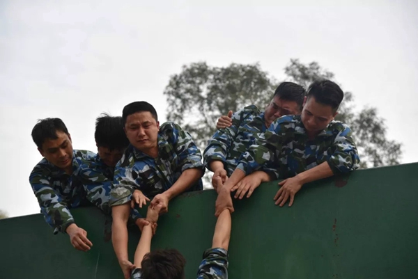 其邦门窗2019年执行力军事拓展特训圆满结束！