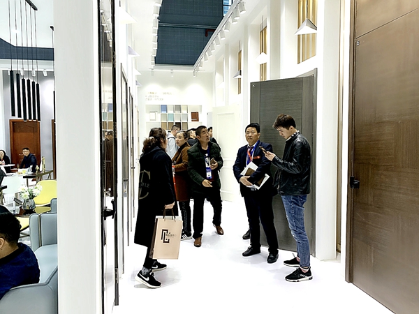 2019年中国建博会（上海）|双羽木门张国智:极简为形，新零售为心