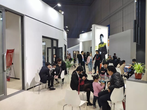 德技优品门窗上海建博会2.1B302展位人气爆棚！