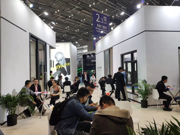 德技优品门窗上海建博会2.1B302展位人气爆棚！