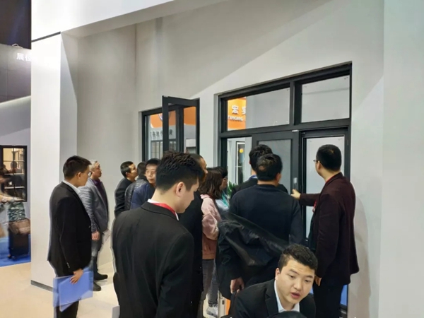 德技优品门窗上海建博会2.1B302展位人气爆棚！