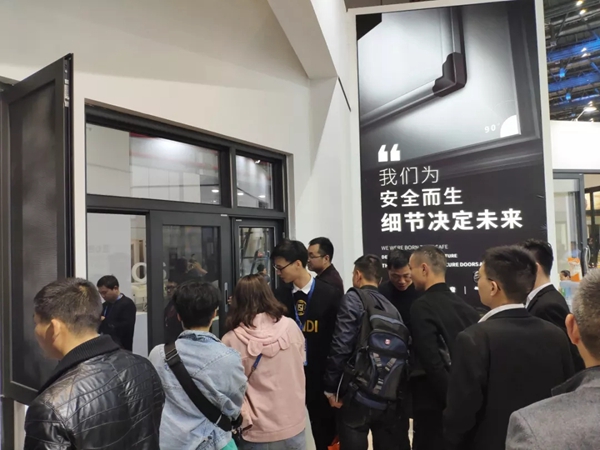 德技优品门窗上海建博会2.1B302展位人气爆棚！
