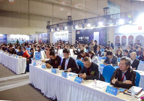 东威利木门荣获“2019中国木门+系统——金木匠”殊荣!