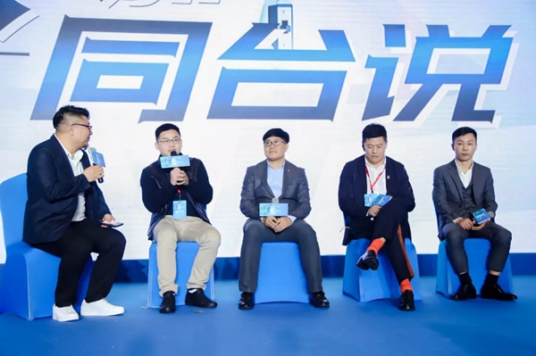 东威利木门荣获“2019中国木门+系统——金木匠”殊荣!
