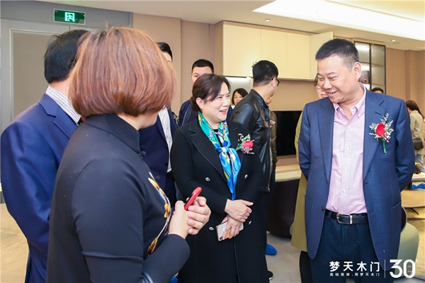 梦天木作形象展厅沐春启幕!梦天水漆木门、水漆全屋新品惊艳亮相!