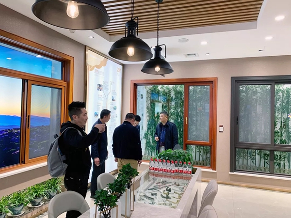派雅门窗李董千里之行深入一线市场考察调研指导工作
