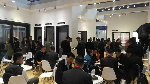 富奥斯门窗带您一起回顾2019上海建博会精彩时刻！