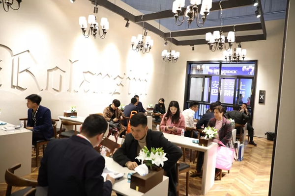罗兰西尼门窗实力派，斩获“2019 CBD TOP100品牌”重磅荣誉