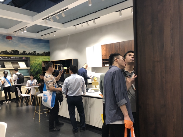 广州定制家居展|金唯雅杨万军:把不锈钢的唯美展现给大众