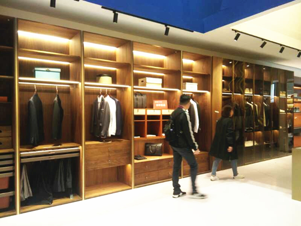 ​欧雅纳特：高端年轻化原木定制品牌“珀晓”2019年上海建博会遭热捧
