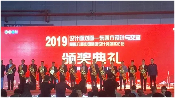 霍尔茨木门这个三月究竟领了多少奖?