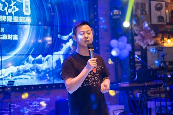 新标木门带您一起回顾三大品牌招商晚宴Party!
