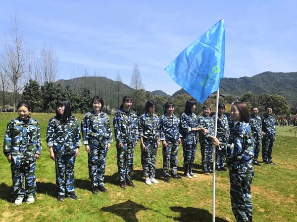 科布斯无缝墙布2019团队户外团建拓展活动完美收官！