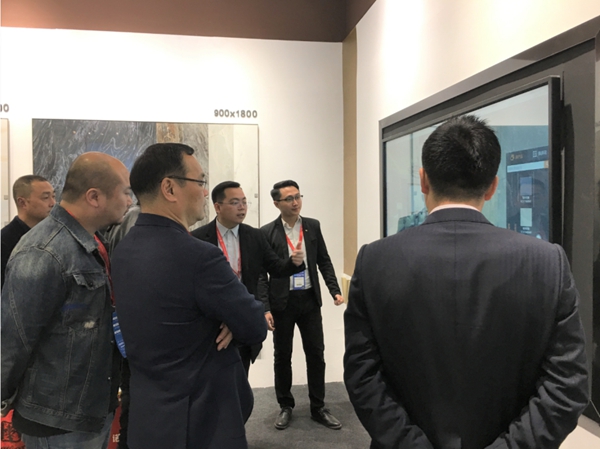 欧神诺陶瓷智慧门店惊艳2019年中国建博会（上海），缔造全新选材体验